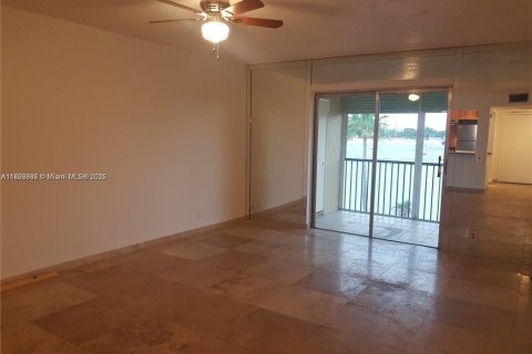 Condo in Pompano Beach, Florida, 1 bedroom  № 1972382 - photo 21