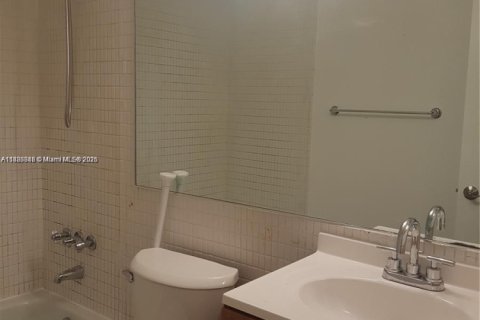 Condo in Pompano Beach, Florida, 1 bedroom  № 1972382 - photo 7