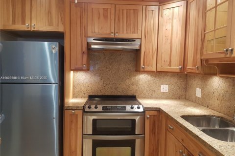 Condo in Pompano Beach, Florida, 1 bedroom  № 1972382 - photo 17