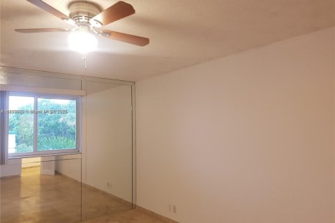 Condo in Pompano Beach, Florida, 1 bedroom  № 1972382 - photo 22