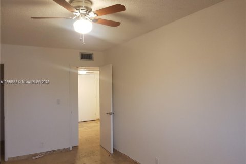 Condo in Pompano Beach, Florida, 1 bedroom  № 1972382 - photo 2
