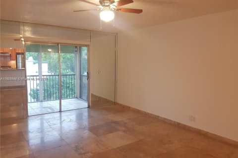 Condo in Pompano Beach, Florida, 1 bedroom  № 1972382 - photo 20