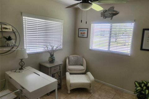 Купить кондоминиум в Пемброк-Пайнс, Флорида 2 спальни, 120.77м2, № 1959368 - фото 12