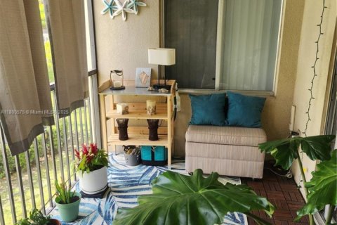 Купить кондоминиум в Пемброк-Пайнс, Флорида 2 спальни, 120.77м2, № 1959368 - фото 10