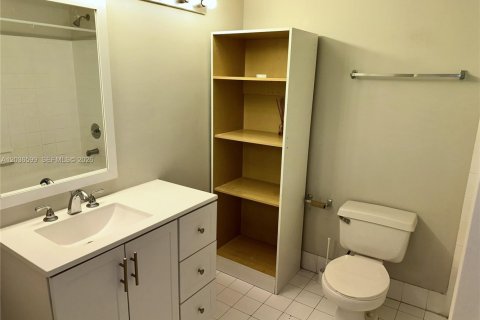 Снять в аренду кондоминиум в Холливуд, Флорида 2 спальни, 76.18м2, № 2084918 - фото 9