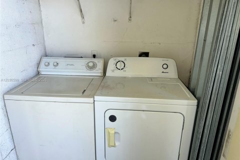 Снять в аренду кондоминиум в Холливуд, Флорида 2 спальни, 76.18м2, № 2084918 - фото 17