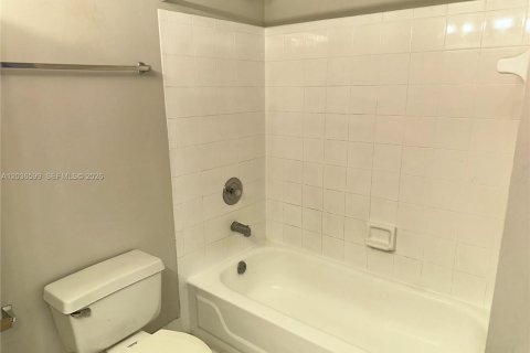 Снять в аренду кондоминиум в Холливуд, Флорида 2 спальни, 76.18м2, № 2084918 - фото 10