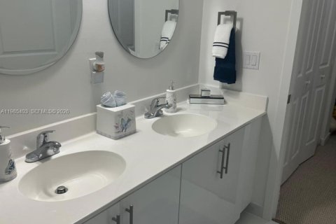 Купить кондоминиум в Майами, Флорида 3 спальни, 128.58м2, № 2047094 - фото 12