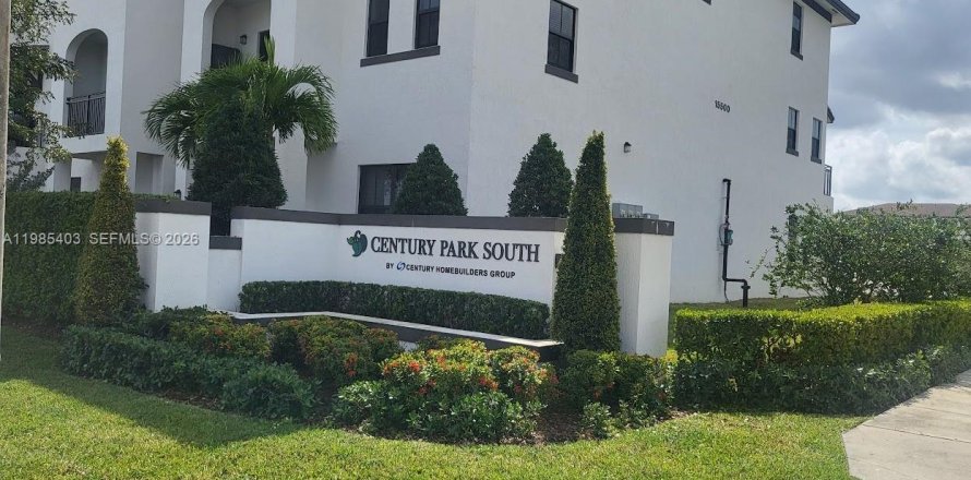 Кондоминиум с 3 спальнями в Майами, Флорида № 2047094