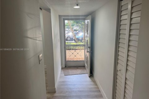 Copropriété à vendre à Lauderhill, Floride: 2 chambres, 117.06 m2 № 2008280 - photo 4