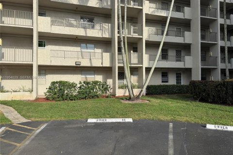 Copropriété à vendre à Lauderhill, Floride: 2 chambres, 117.06 m2 № 2008280 - photo 2