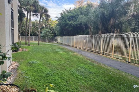 Copropriété à vendre à Lauderhill, Floride: 2 chambres, 117.06 m2 № 2008280 - photo 16