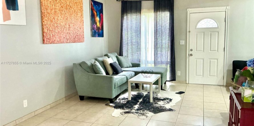 Adosado en Miami, Florida 4 dormitorios, 141.68 m2 № 1481037