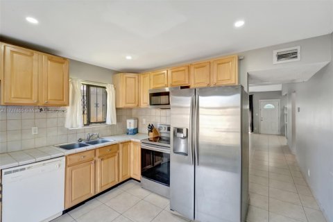 Adosado en venta en Miami, Florida, 4 dormitorios, 141.68 m2 № 1481037 - foto 10