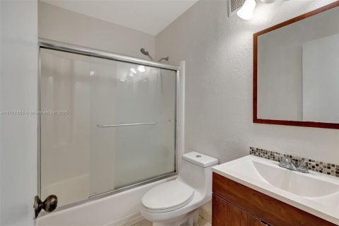 Adosado en venta en Miami, Florida, 4 dormitorios, 141.68 m2 № 1481037 - foto 26