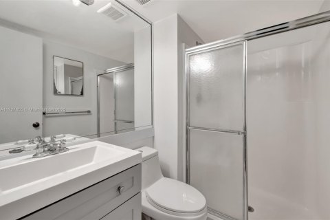 Adosado en venta en Miami, Florida, 4 dormitorios, 141.68 m2 № 1481037 - foto 15