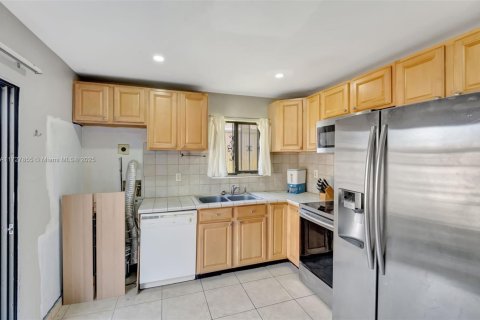 Adosado en venta en Miami, Florida, 4 dormitorios, 141.68 m2 № 1481037 - foto 9