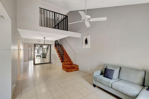 Adosado en venta en Miami, Florida, 4 dormitorios, 141.68 m2 № 1481037 - foto 27