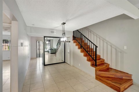 Adosado en venta en Miami, Florida, 4 dormitorios, 141.68 m2 № 1481037 - foto 25