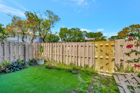 Adosado en venta en Miami, Florida, 4 dormitorios, 141.68 m2 № 1481037 - foto 22