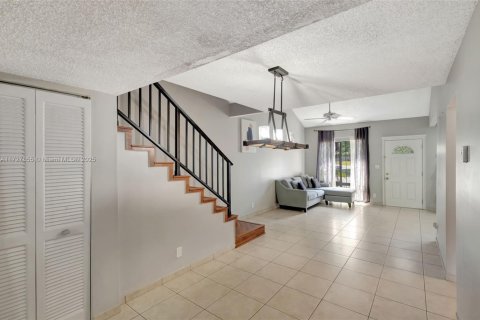 Adosado en venta en Miami, Florida, 4 dormitorios, 141.68 m2 № 1481037 - foto 5
