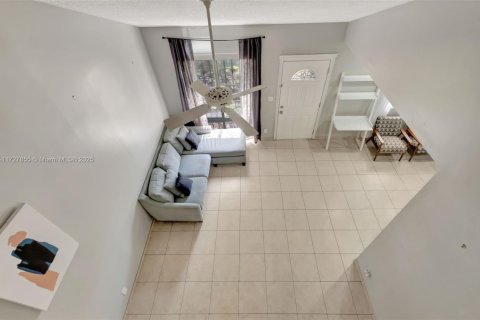 Adosado en venta en Miami, Florida, 4 dormitorios, 141.68 m2 № 1481037 - foto 30