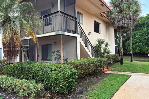 Снять в аренду кондоминиум в Уэстон, Флорида 2 спальни, 114.36м2, № 1991566 - фото 1