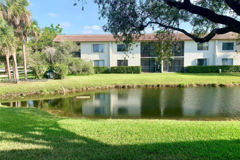 Снять в аренду кондоминиум в Уэстон, Флорида 2 спальни, 114.36м2, № 1991566 - фото 9