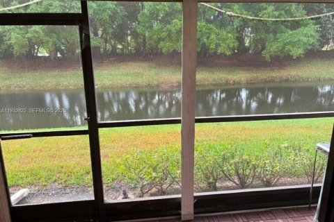 Снять в аренду кондоминиум в Уэстон, Флорида 2 спальни, 114.36м2, № 1991566 - фото 7