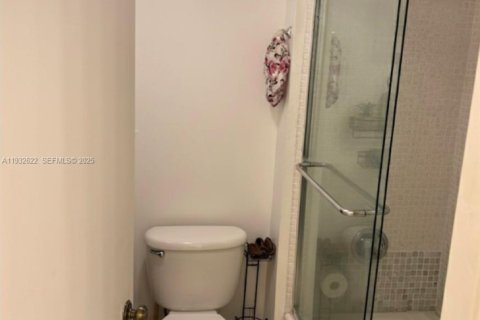 Снять в аренду кондоминиум в Уэстон, Флорида 2 спальни, 114.36м2, № 1991566 - фото 6