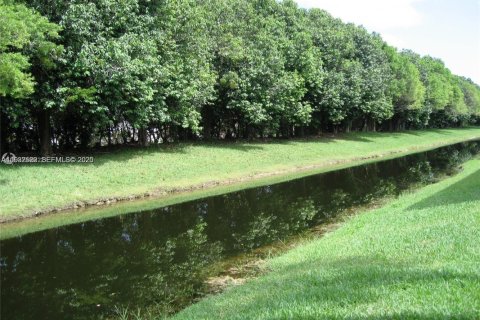 Снять в аренду кондоминиум в Уэстон, Флорида 2 спальни, 114.36м2, № 1991566 - фото 14