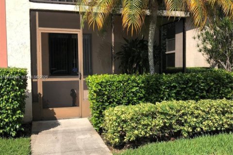 Снять в аренду кондоминиум в Уэстон, Флорида 2 спальни, 114.36м2, № 1991566 - фото 8