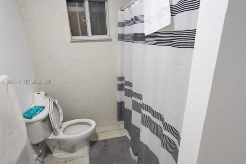 Casa en alquiler en Miami, Florida, 2 dormitorios № 2026979 - foto 10