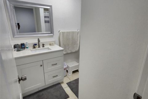 Casa en alquiler en Miami, Florida, 2 dormitorios № 2026979 - foto 11