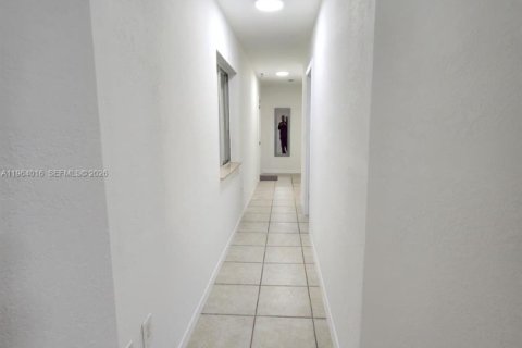 Casa en alquiler en Miami, Florida, 2 dormitorios № 2026979 - foto 13