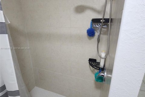 Casa en alquiler en Miami, Florida, 2 dormitorios № 2026979 - foto 12