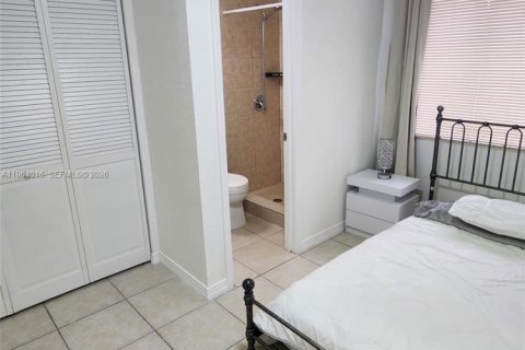 Casa en alquiler en Miami, Florida, 2 dormitorios № 2026979 - foto 16