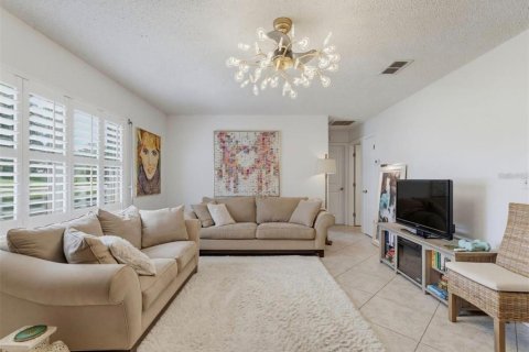 Villa ou maison à louer à Spring Hill, Floride: 3 chambres, 113.34 m2 № 2425638 - photo 18