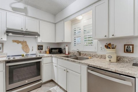 Villa ou maison à louer à Spring Hill, Floride: 3 chambres, 113.34 m2 № 2425638 - photo 10