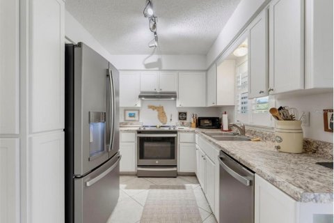 Villa ou maison à louer à Spring Hill, Floride: 3 chambres, 113.34 m2 № 2425638 - photo 13