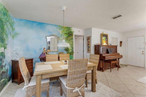Villa ou maison à louer à Spring Hill, Floride: 3 chambres, 113.34 m2 № 2425638 - photo 5