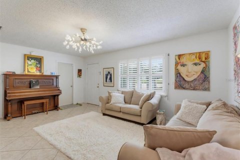 Villa ou maison à louer à Spring Hill, Floride: 3 chambres, 113.34 m2 № 2425638 - photo 3