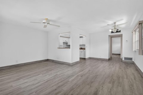 Condo in Delray Beach, Florida, 1 bedroom № 2240363
