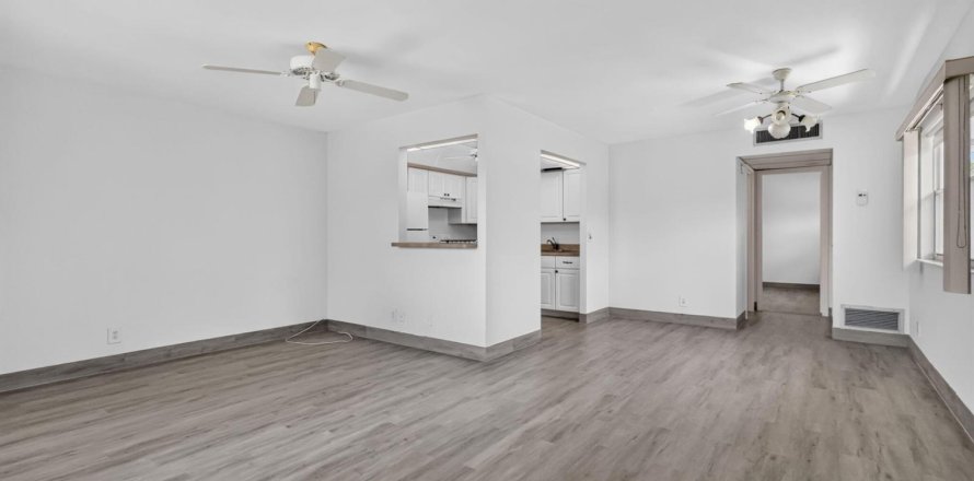 Condo in Delray Beach, Florida, 1 bedroom  № 2240363