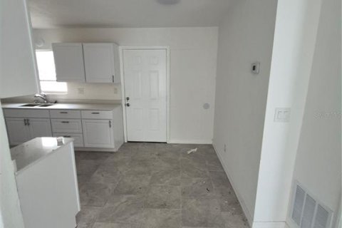 Villa ou maison à louer à Dunnellon, Floride: 3 chambres, 100.15 m2 № 2419311 - photo 6