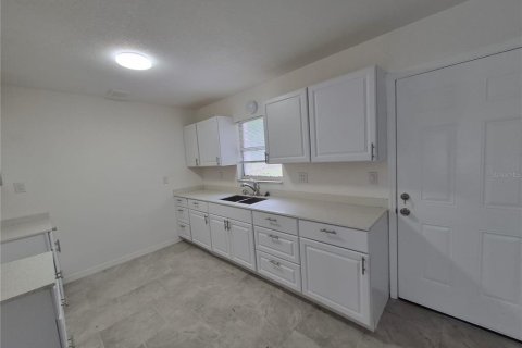 Villa ou maison à louer à Dunnellon, Floride: 3 chambres, 100.15 m2 № 2419311 - photo 7