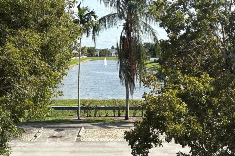 Villa ou maison à louer à Miami, Floride: 5 chambres, 279.54 m2 № 2000116 - photo 27