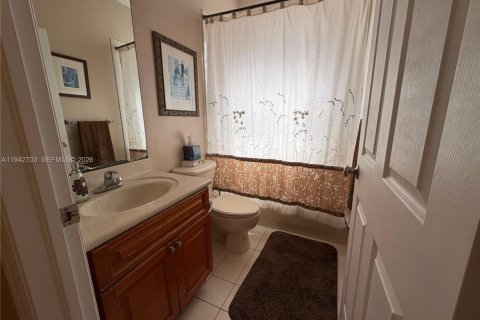 Villa ou maison à louer à Miami, Floride: 5 chambres, 279.54 m2 № 2000116 - photo 23