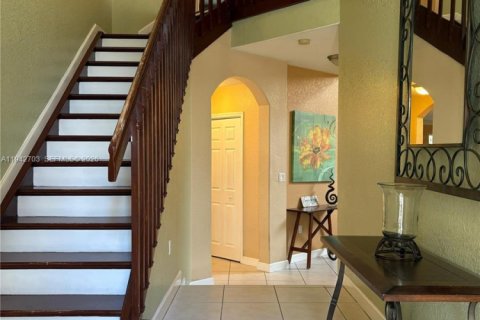 Villa ou maison à louer à Miami, Floride: 5 chambres, 279.54 m2 № 2000116 - photo 3