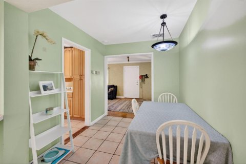 Villa ou maison à vendre à West Palm Beach, Floride: 2 chambres, 123.75 m2 № 2153619 - photo 17
